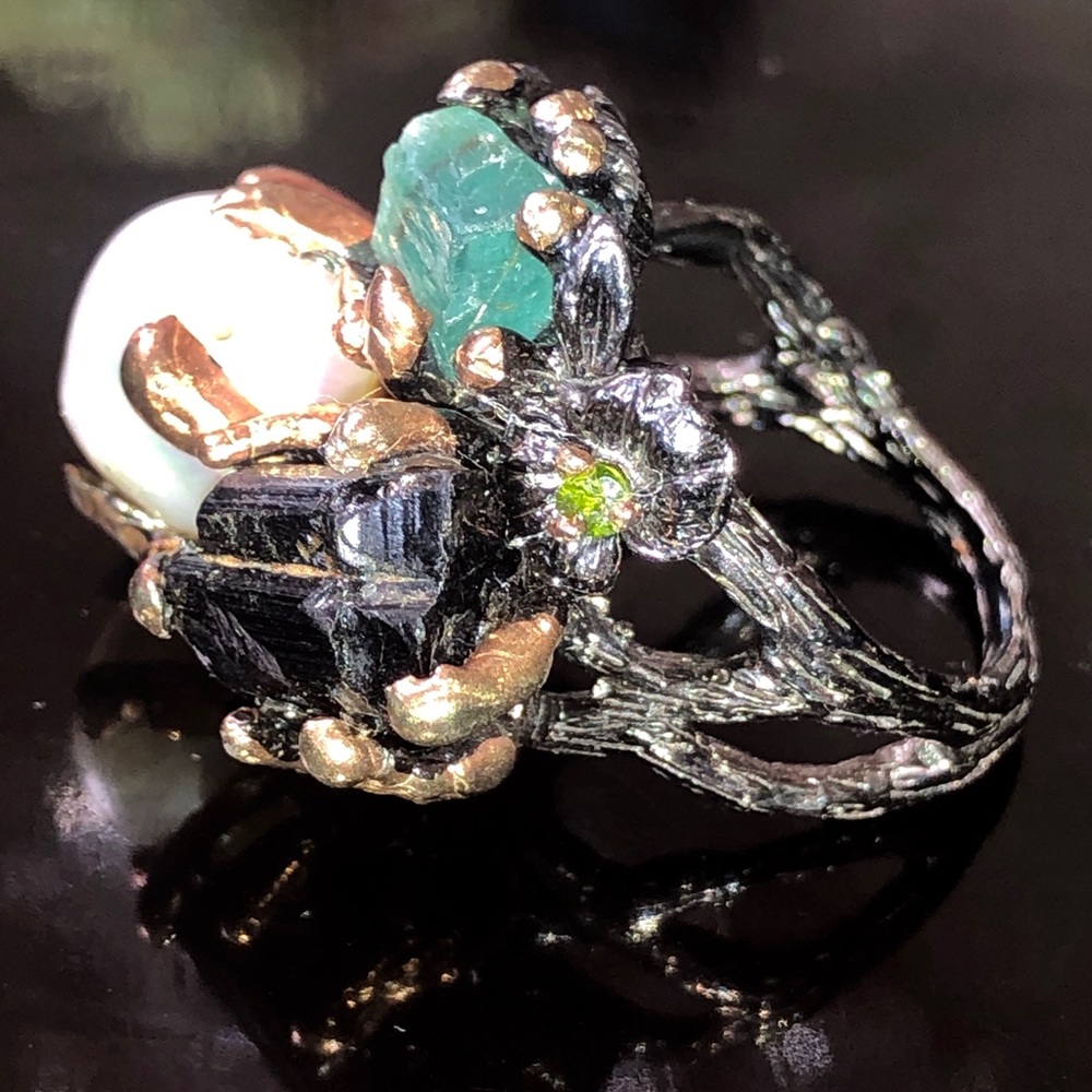 Fine Artistic Ring with Natural Baroque Pearl